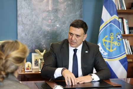 Strait of Hormuz crisis deepens, Greek minister warns