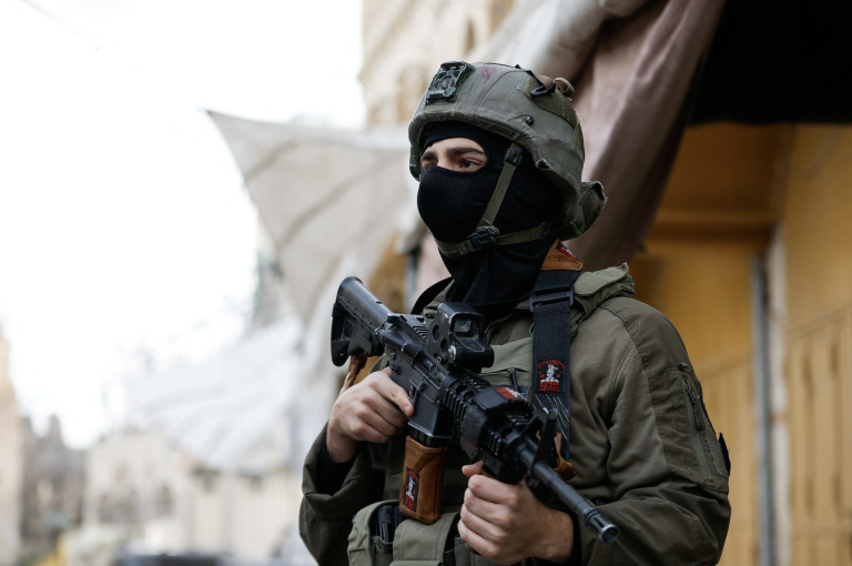 Israel braces for weeks of Iran strikes, no ground troops