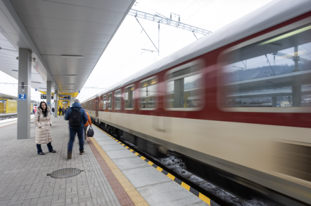 Rýchlotrať do Česka sa má podľa analytikov začať cezhraničným úsekom