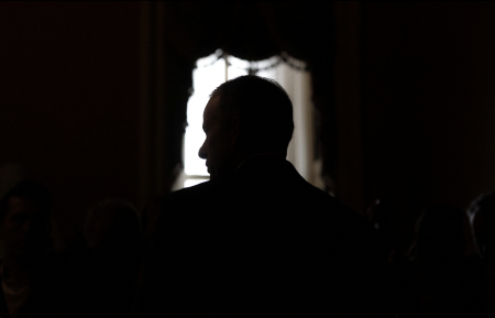 „Nikto nechce bojovať za Izrael.“ Protestujúcemu veteránovi zlomili ruku