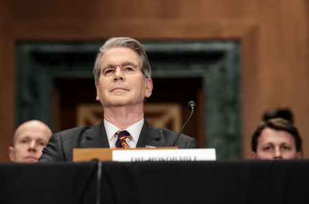 Bessent: USA zvýšia globálne clá na 15 percent už tento týždeň