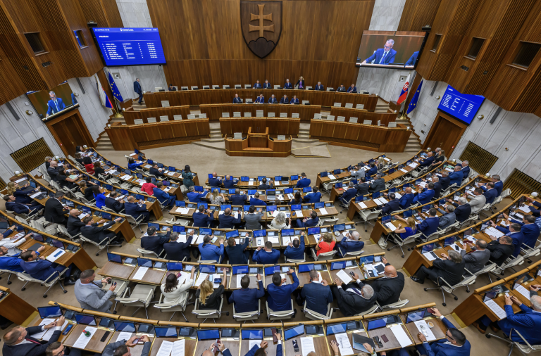 Schôdza zákonodarcov sa skončila, časť programu presunuli