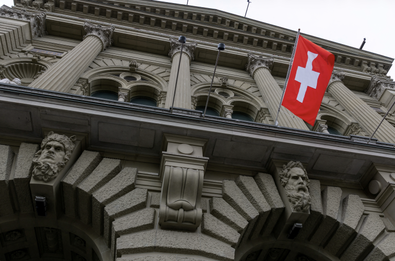 Pre konflikt s Iránom stoplo Švajčiarsko zbrane do USA