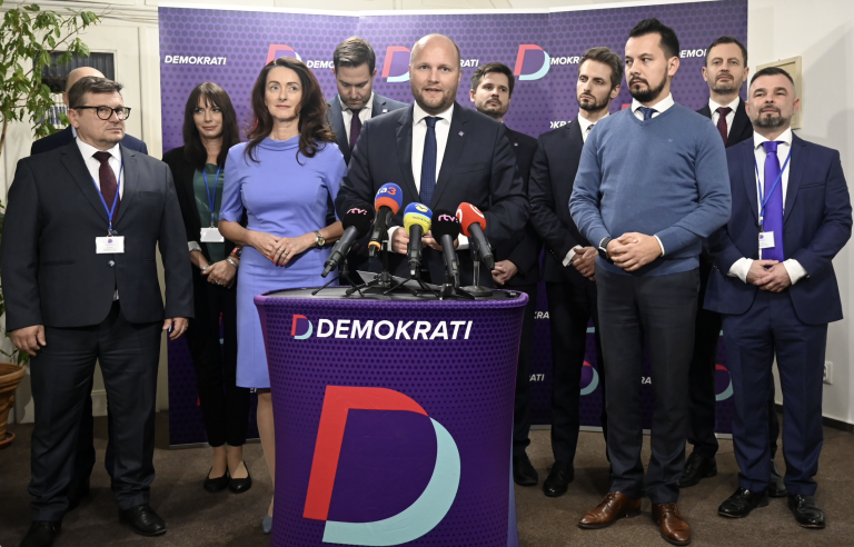 Petícia na vyhlásenie referenda smeruje k prezidentovi