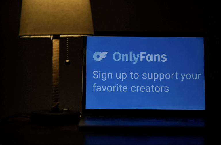 Vo veku 43 rokov zomrel majiteľ platformy OnlyFans