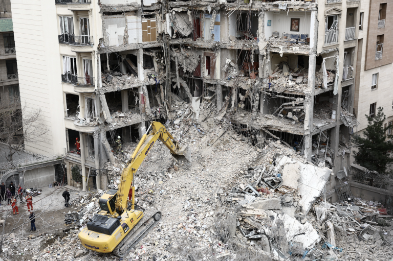 Reči o rokovaniach sú len psychologická operácia USA, znie z Iránu