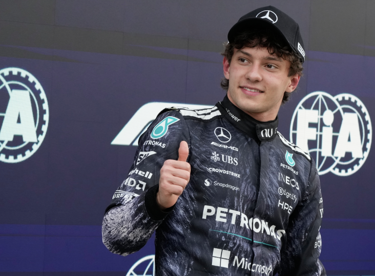 Najmladší líder F1: Antonelli triumfoval v Suzuke