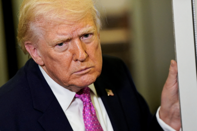 Na vojnu s Iránom by podľa Trumpa mali finančne prispieť aj Arabi