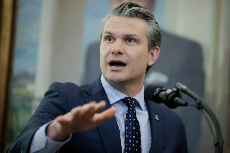 FT: Hegseth broker sought defence fund before Iran attack
