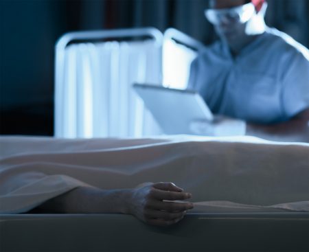 Ľudia často netušia, čo robiť po smrti blízkeho, hovoria prehliadajúci lekári