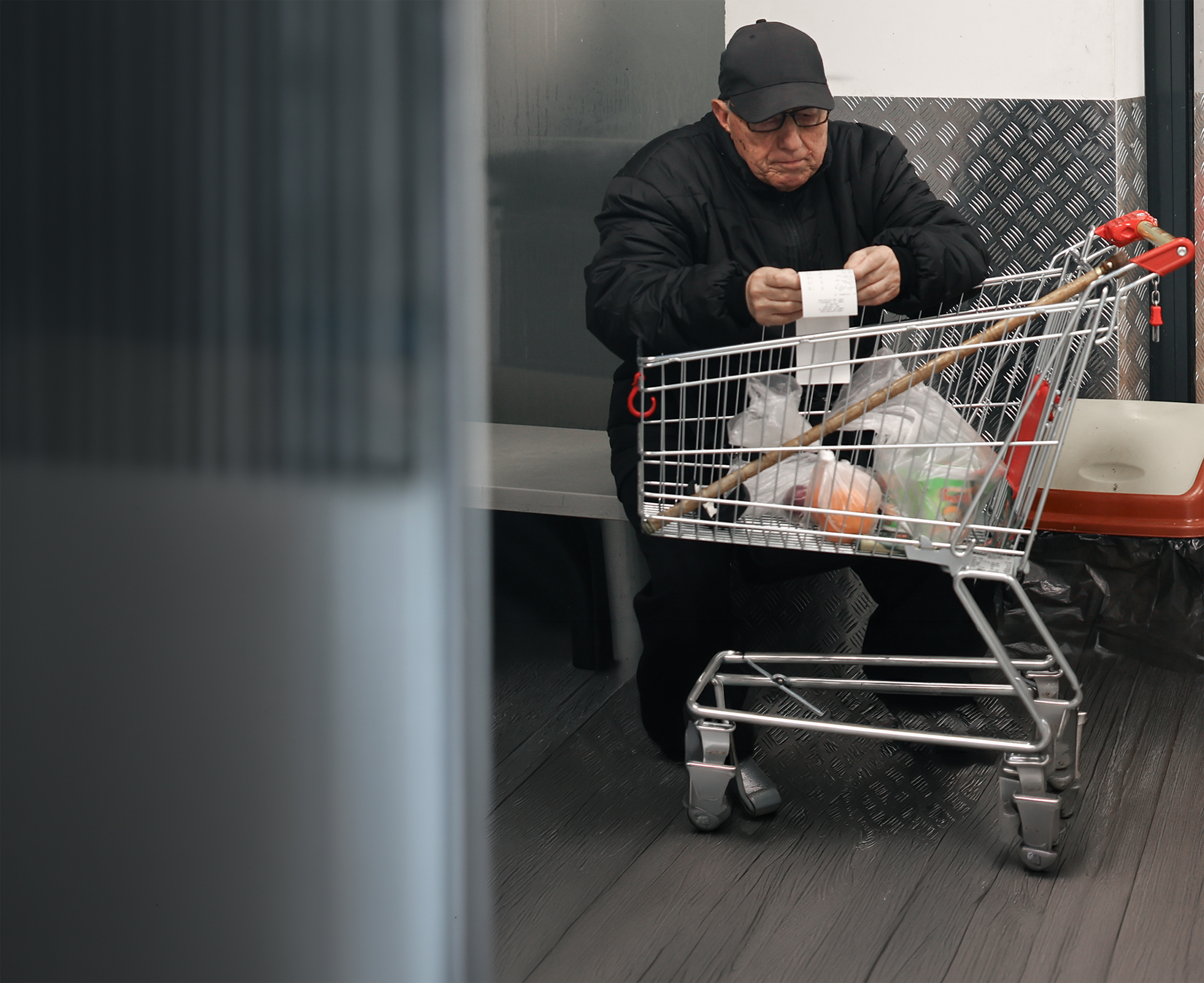 Šetriť sa dá aj zle. Slovensko za to platí už aj nižšími mzdami