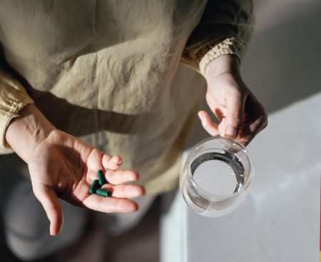 Pohárik na trávenie, detox pečene či neplodnosť po vakcíne. Aké sú časté zdravotné mýty