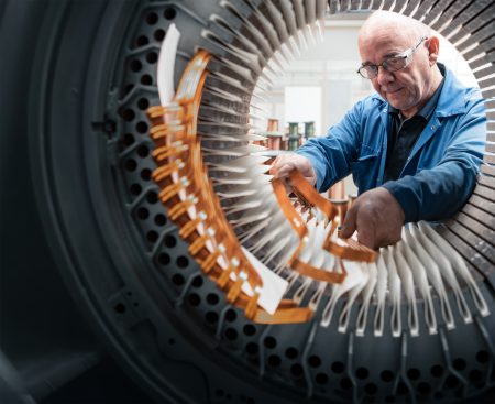 Pracujete popri dôchodku? Môžete mať nárok na vrátenie dane