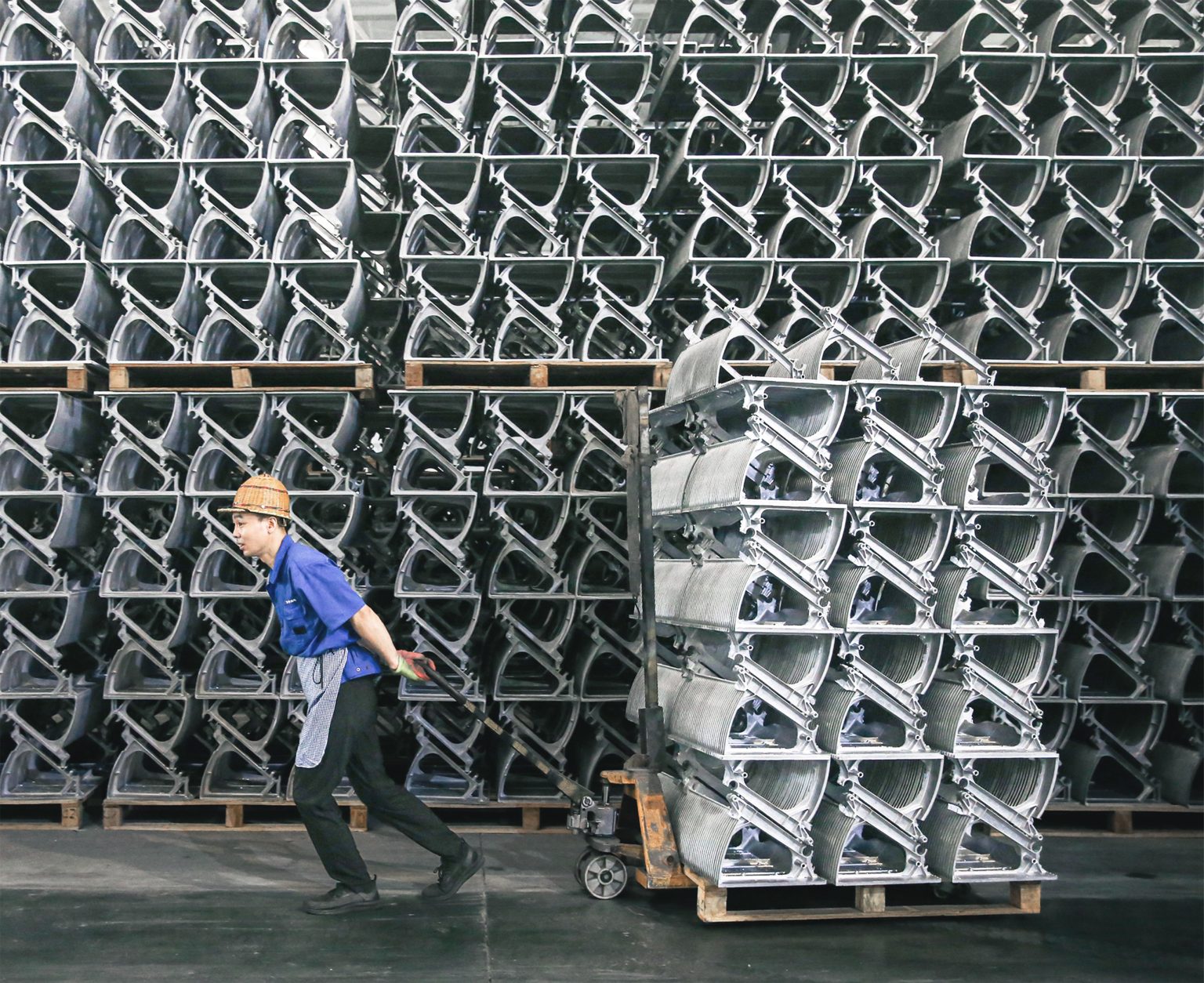 Economic freedom ultimately shapes the conditions under which people work, produce, and create value. Photo: AFP / CN-STR / AFP / Profimedia