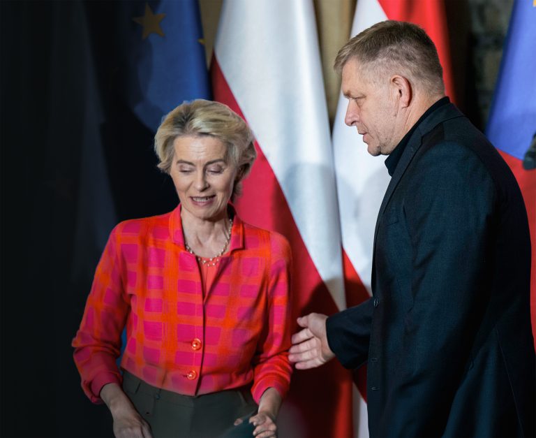 Ursula von der Leyenová a Robert Fico. Foto: Jakub Kotian/TASR