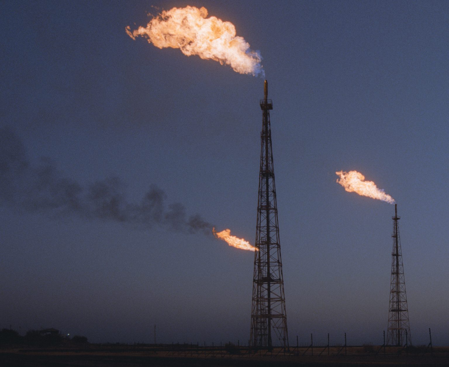 Burning refinery towers reflect rising tensions over oil in the Middle East while Europe battles higher prices as a consequence from the war. Photo: Kaveh Kazemi/Getty Images