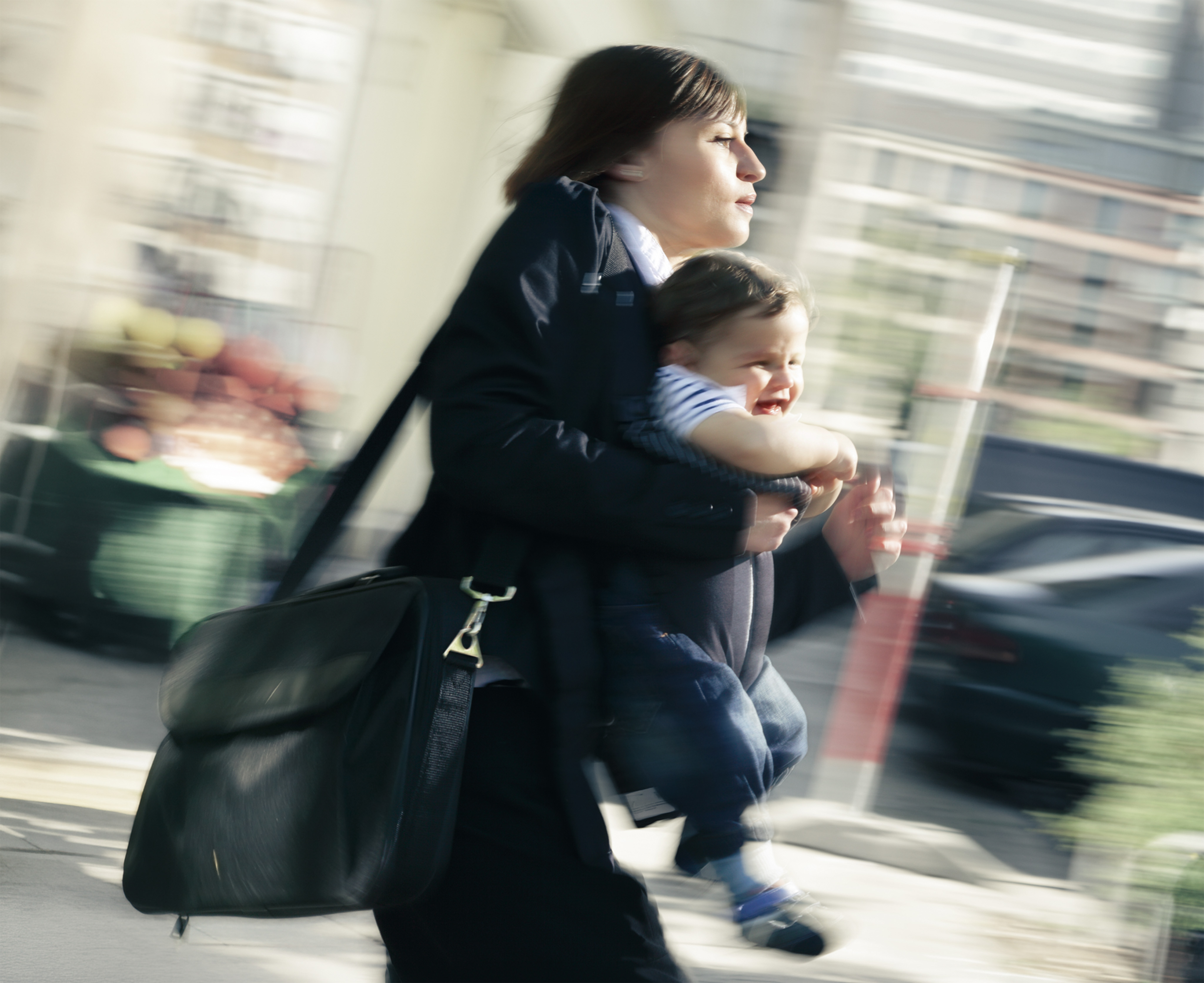 Materstvo je bodom zlomu na trhu práce. Ženy hľadajú rovnováhu, ktorú systém neponúka