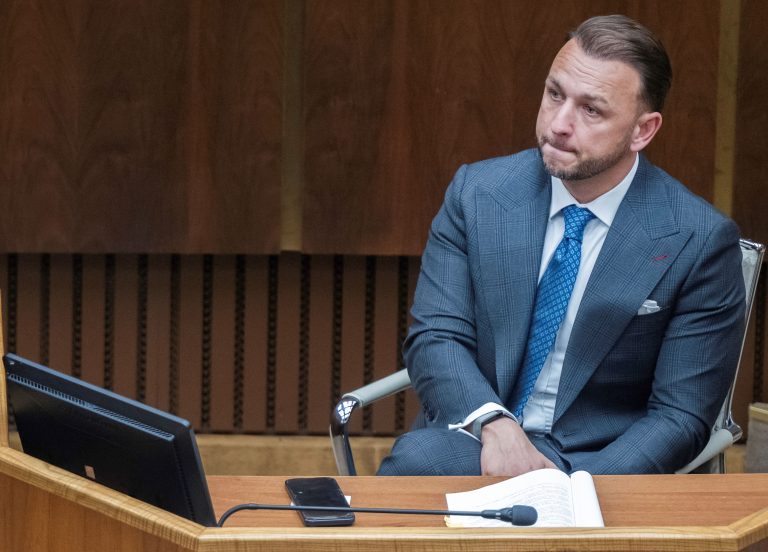 Poslanci nerokovali o odvolávaní Šutaja Eštoka