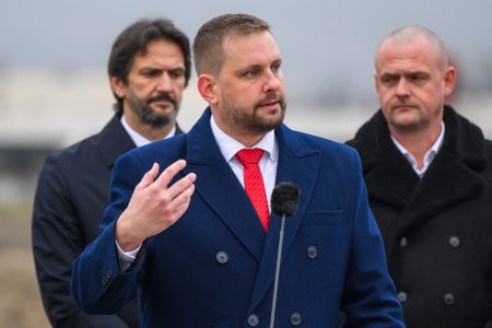 Bez peňazí betón nepotečie. Čo bude so štyrmi rozostavanými nemocnicami