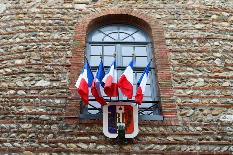 French mayors remove EU flags, minister calls it ‘betrayal’