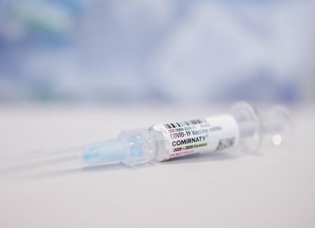 Belgický súd rozhodol. Poľsko a Rumunsko musia zaplatiť Pfizeru miliardy