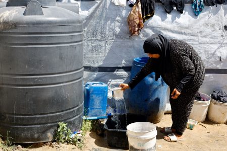 UNICEF: Izrael zabil v Gaze vodičov rozvážajúcich pitnú vodu