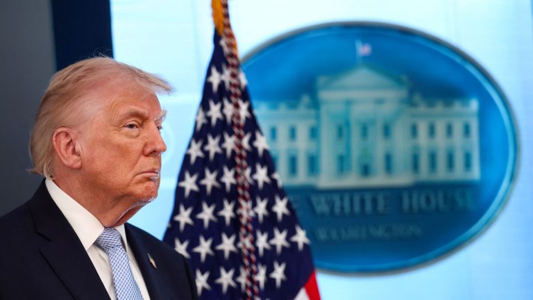 Globálne líderstvo USA je oslabené, tvrdí taliansky minister