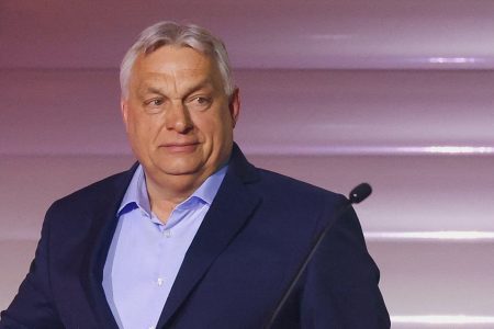 Orbán: Ukrajina je pripravená pustiť ropu Družbou v pondelok