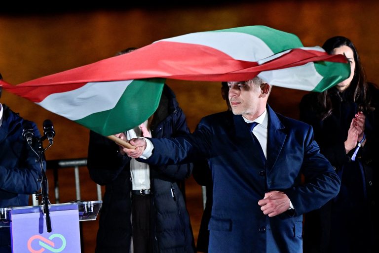 Magyar po víťazstve sľubuje vládu pre všetkých Maďarov