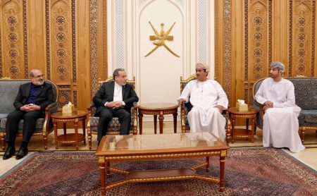 Sultan of Oman Meets Araqchi as Mediation Efforts Continue