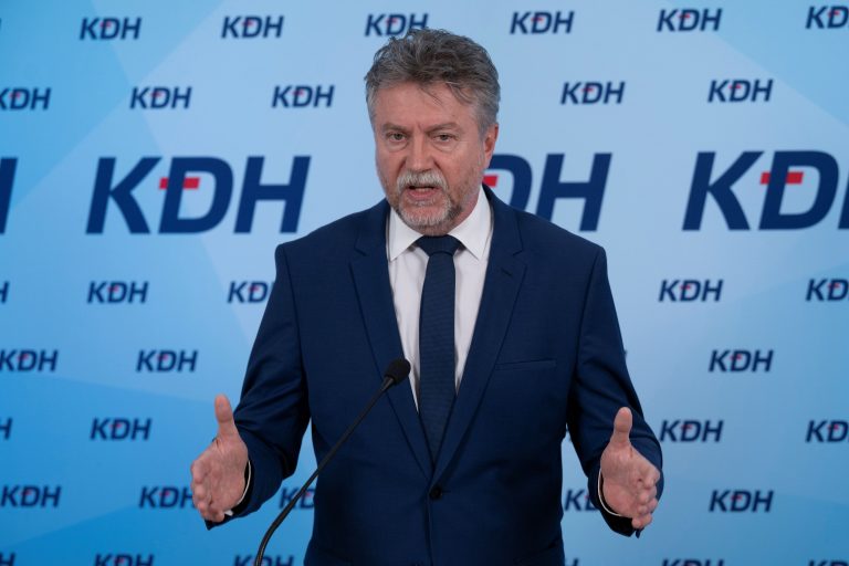 Hajko z KDH sa vzdáva poslaneckého mandátu