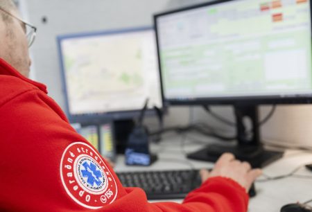 Keď ambulancie neordinujú, ľudia volajú 116 117. Záujem je vyšší, než sa čakalo