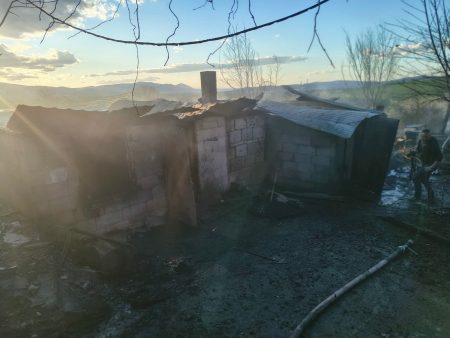 Požiar v obci Poša pripravil o strechu nad hlavou 18 ľudí