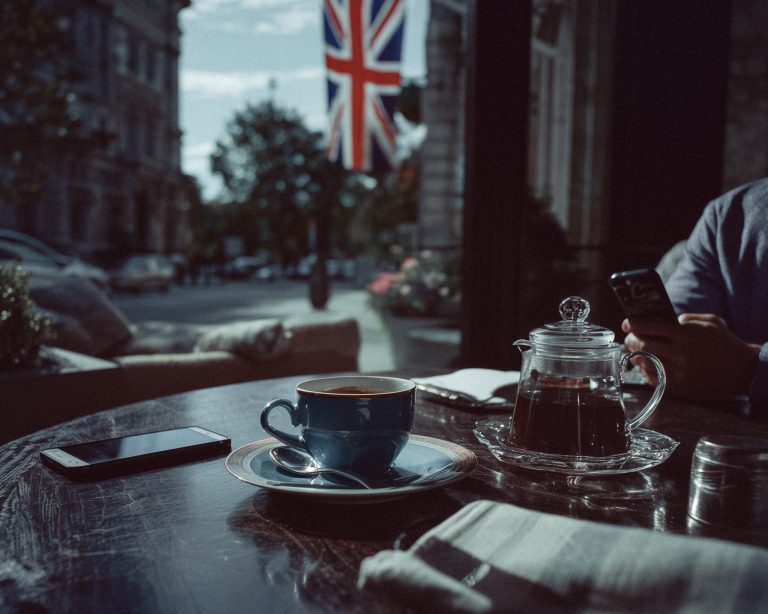 Under the proposed plans, a smartphone would transmit the user's location data to government systems. Photo: Statement/Midjourney