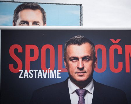 Osem rokov vo väzení za zneužitie podobizne. SNS aj KDH si chcú posvietiť na deepfaky