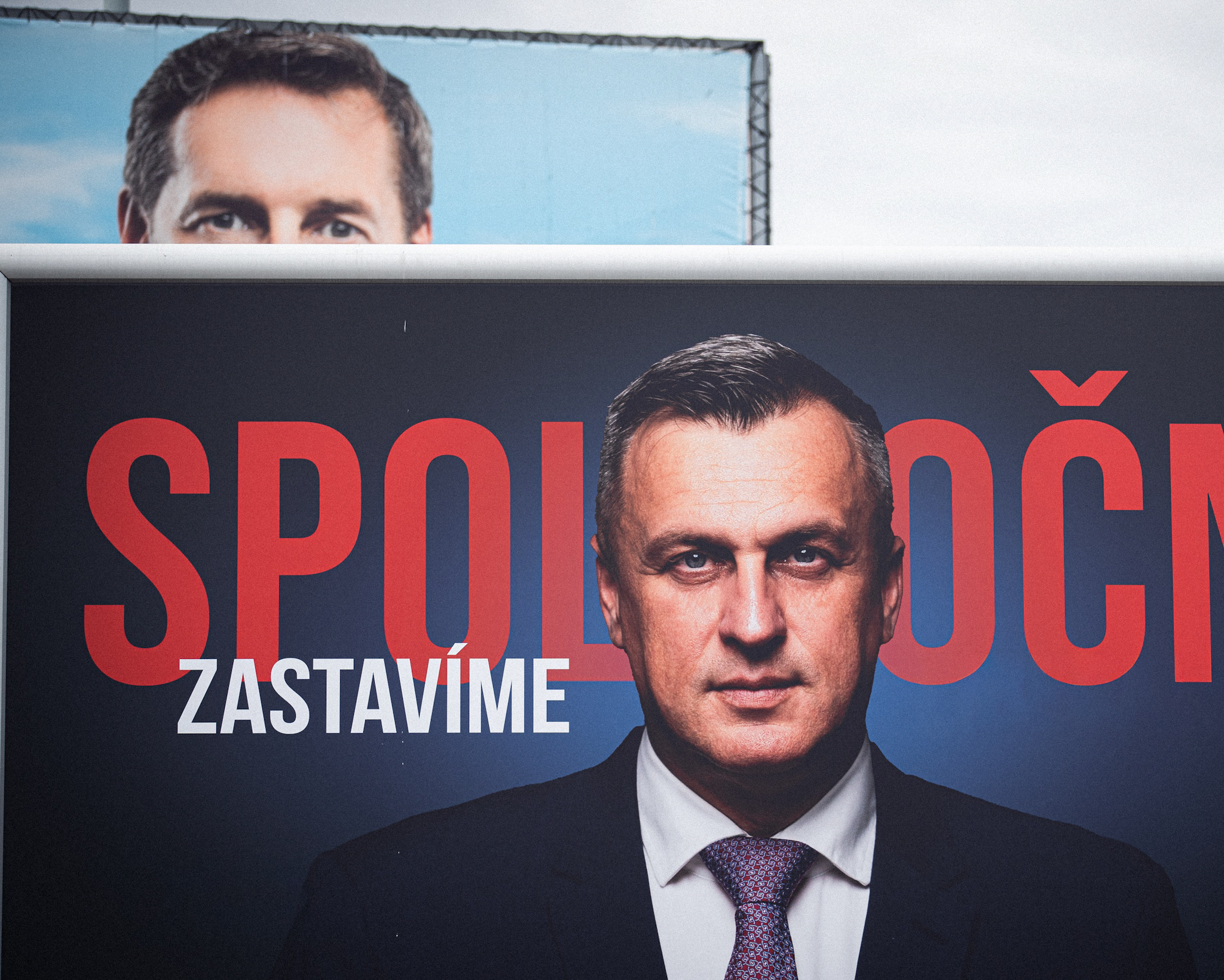 Osem rokov vo väzení za zneužitie podobizne. SNS aj KDH si chcú posvietiť na deepfaky