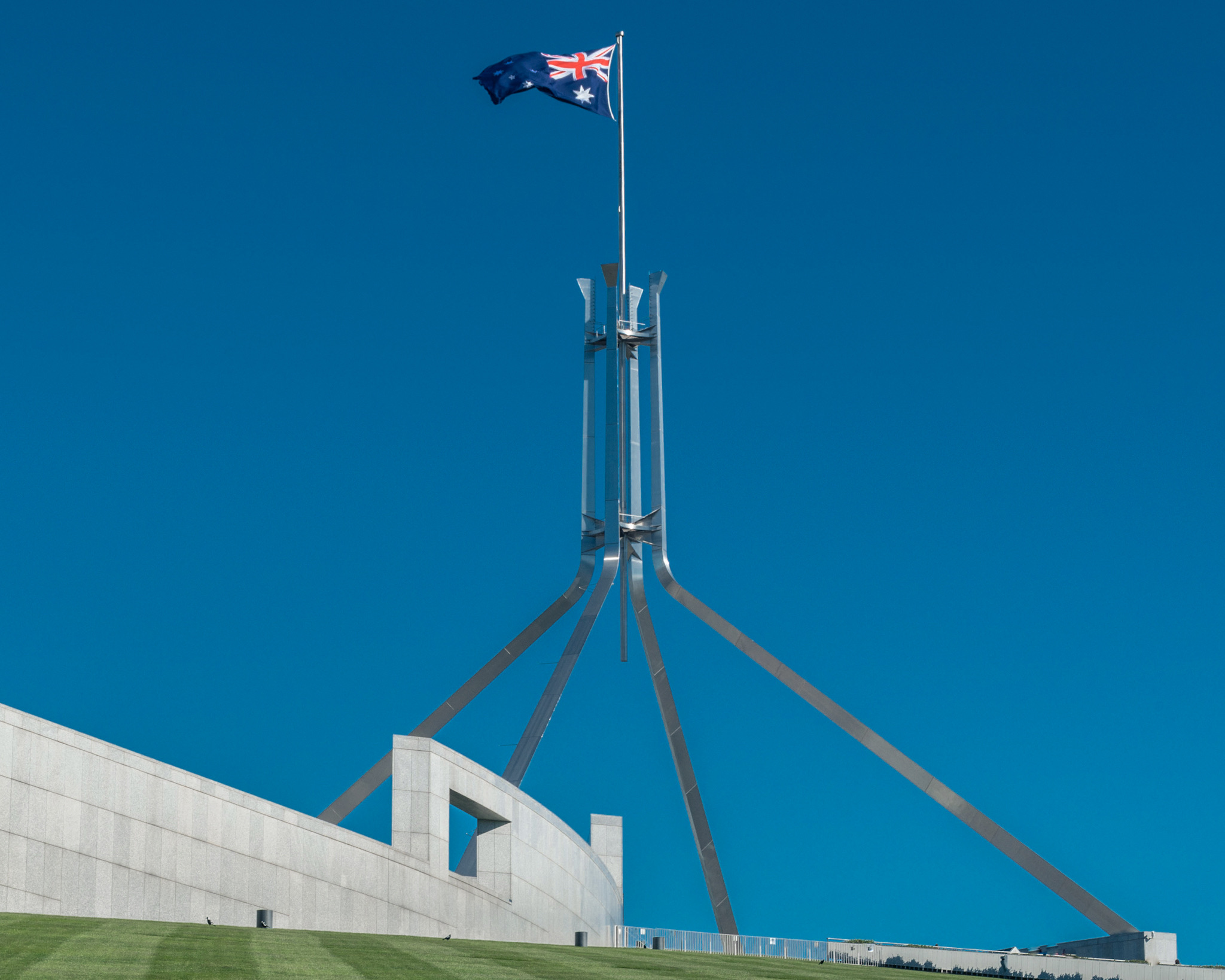 Australia Seeks International Backing for Youth Social Media Ban