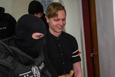 Cestou na súd sa usmieval. Zabitie študentky odôvodnil tým, že bola čarodejnica