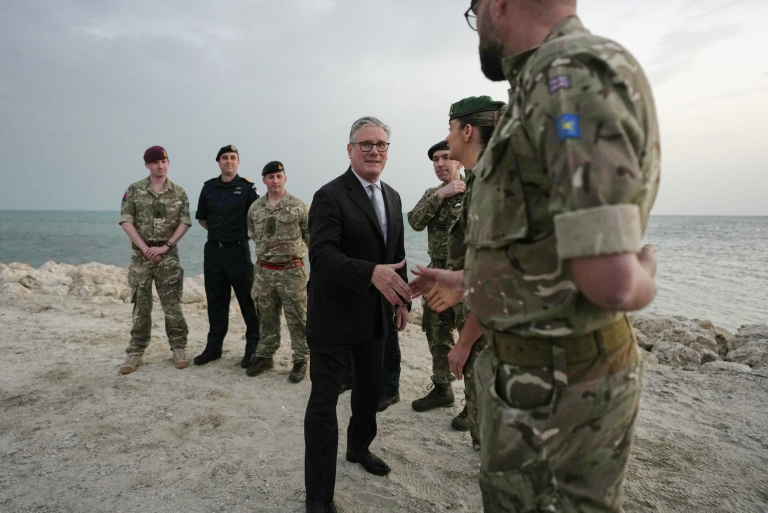 Londýn pripravuje krajinu na vojnu, plán zasiahne aj civilný sektor