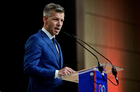Magyar Signals Rethink on Blocking €90bn Loan to Ukraine