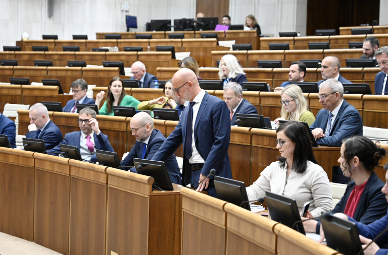 Na zákone o katastri nestojí vláda, nič sa nedeje, povedal Takáč