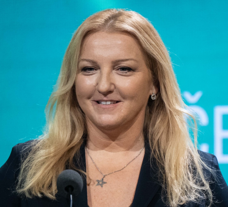 Flašíková necháva Slnku v sieti otvorené dvere, Machala jej v rade neprekáža