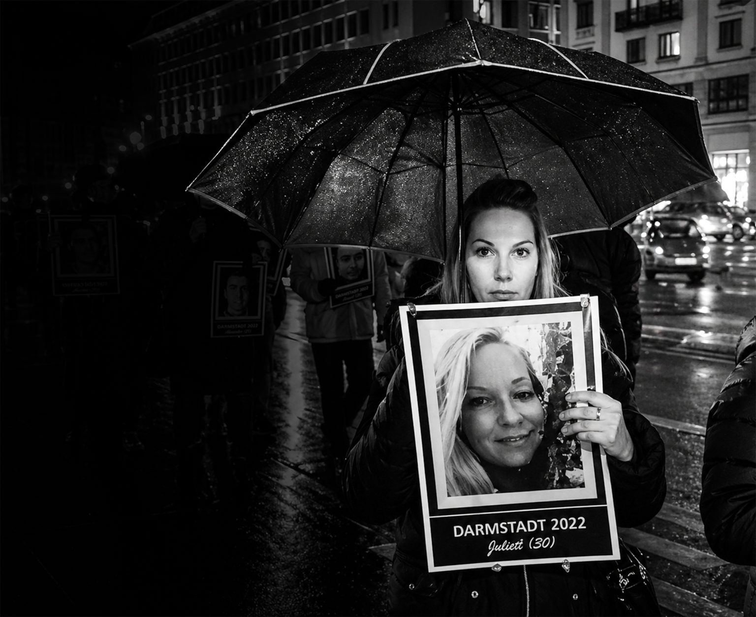 A relative of a victim of terror and violence attends the mourning vigil in Dresden, calling for political consequences in migration and security policy. Photo: Trauerwache Deutschland/Facebook