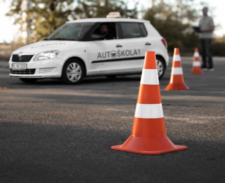 Staré cvičiská, nové ceny. Za zdražením kurzov v autoškolách nie je len inflácia