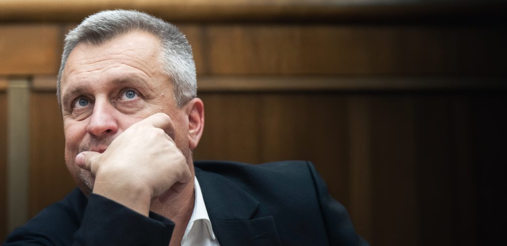 Kto skreslí prieskumy, zaplatí pokutu, žiada SNS