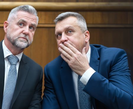 Čo schôdza, to spor. Danko má podmienku, inak rušenie voľby poštou potopí