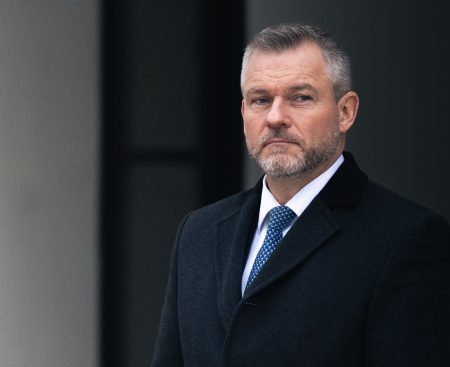 Pellegrini odmieta platenie influencerov. Tvrdí, že polícia ukáže, kto klame