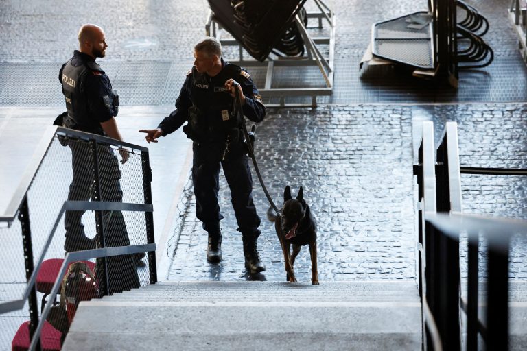 Polícia v Rakúsku zatkla podozrivého v prípade otravy dojčenskej výživy