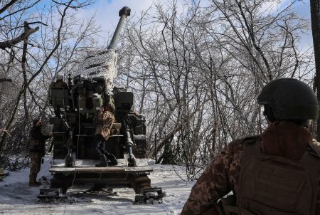 Russian Troops Approach Key Ukrainian Stronghold
