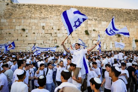 People wave Israeli flags. Photo:Ronen Zvulun/Reuters